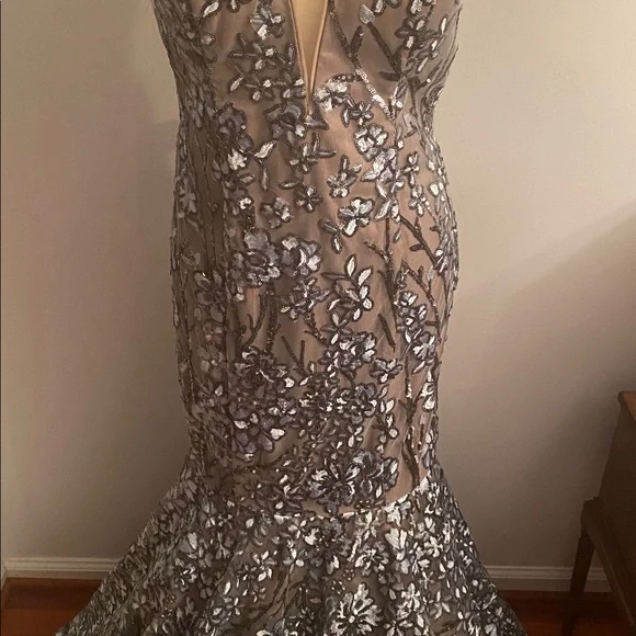 Jovani size 12 special occasion dress gorgeous worn once - Picture 3 of 13